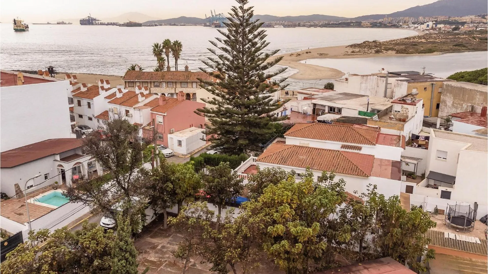 4 Bedroom Awesome Home In Palmones Holiday home