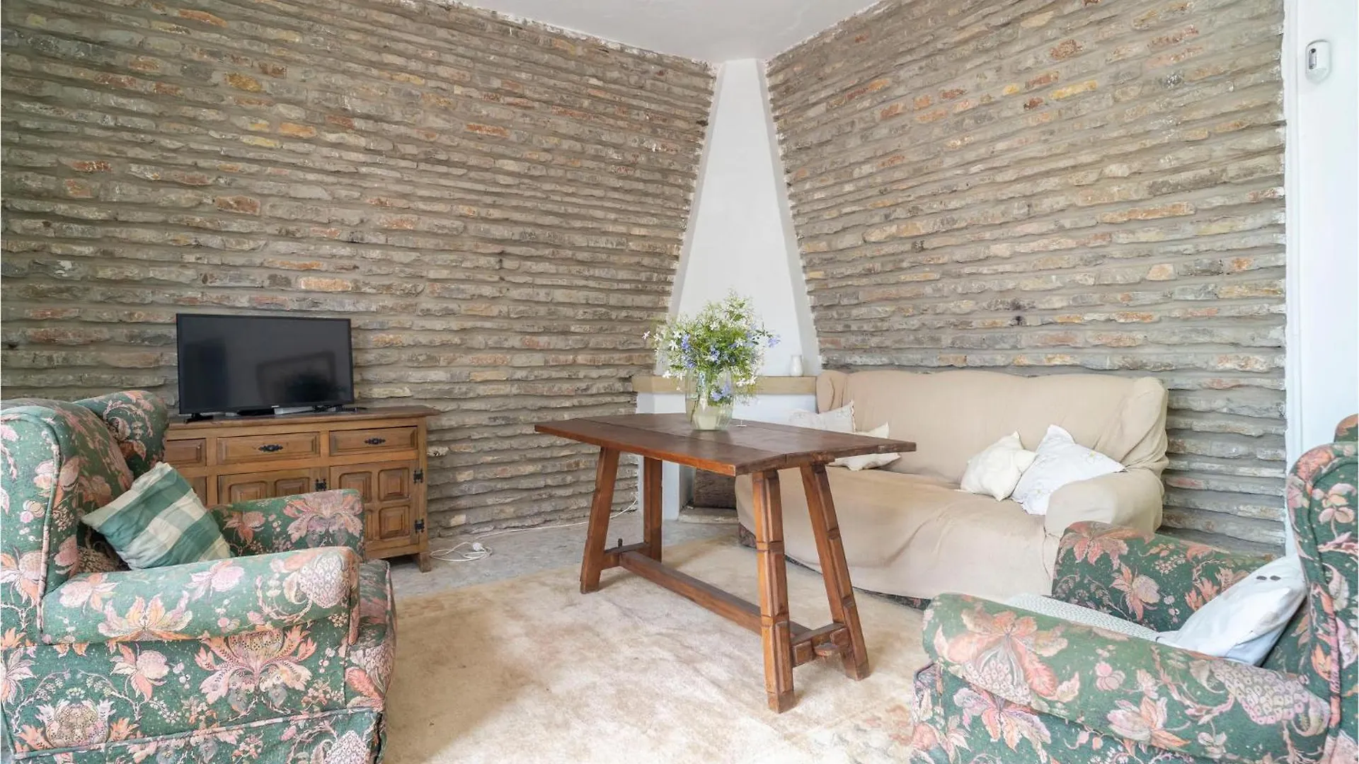 4 Bedroom Awesome Home In Palmones Spain